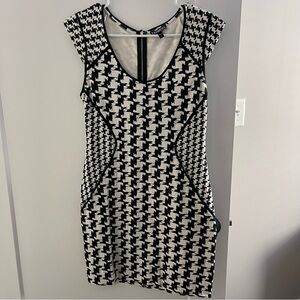 EXPRESS HOUNDSTOOTH BLACK WHITE MINI DRESS